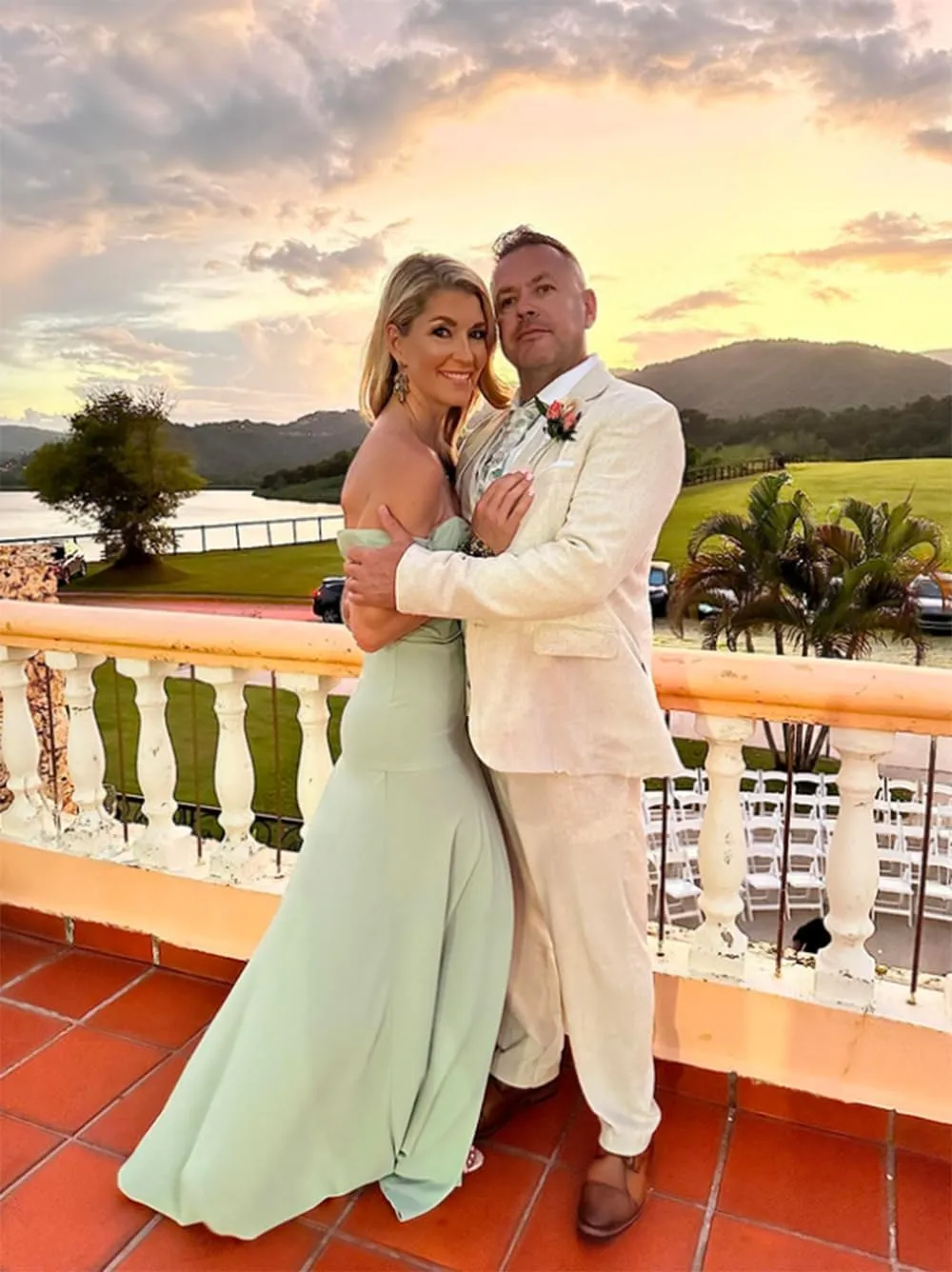 Men's 3 Pieces Linen Suit Slim Fit Summer Wedding Tuxedo Retro Grooms Prom Party Blazer Vest Pants